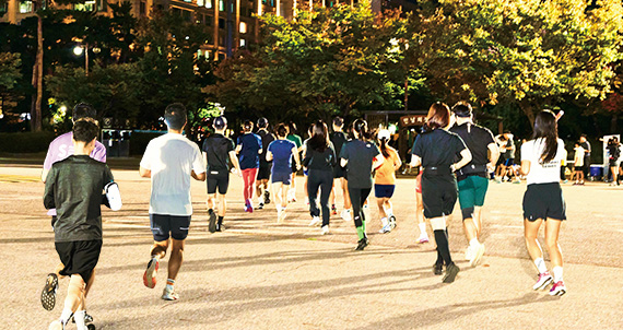 서울 속 운동장을 달리다